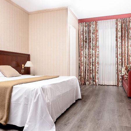Hotel Poli Castelnovo di Sotto Eksteriør billede